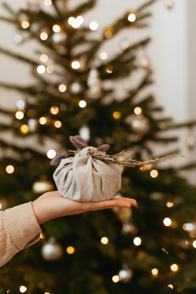 Gifting your loved ones a handmade present is a great way to have a sustainable Christmas. 